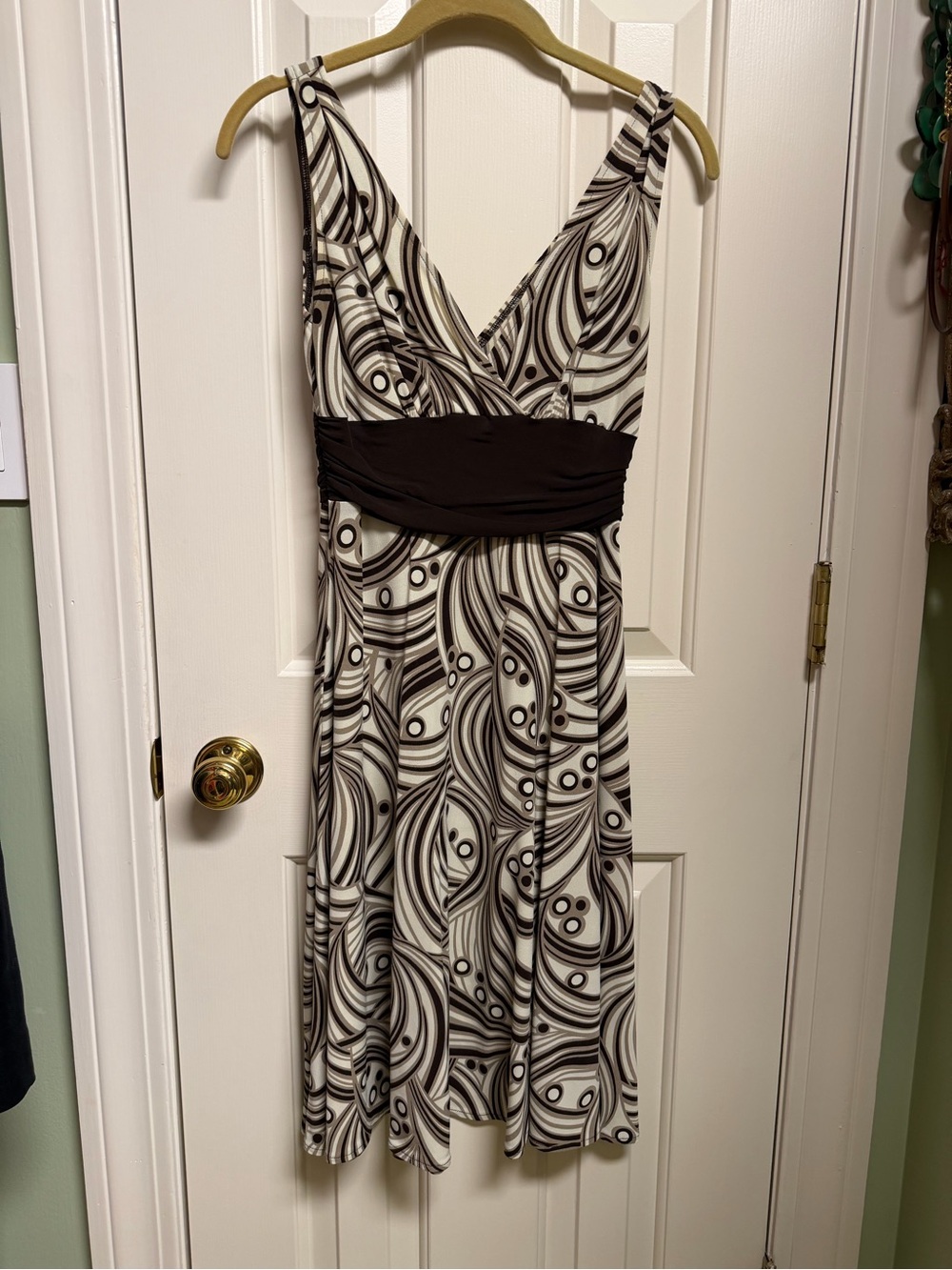 Maggy London Sleeveless V-Neck Band Brown and Cream Patterned Dress
